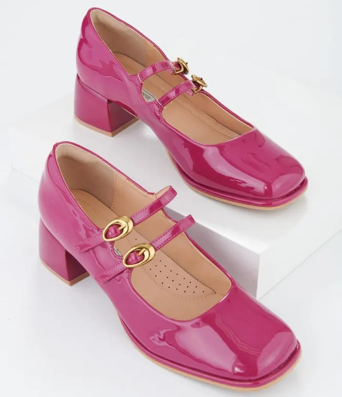 1960s Magenta Patent Leatherette Sweet Elizabeth Pumps Shoes Unique Vintage Heels