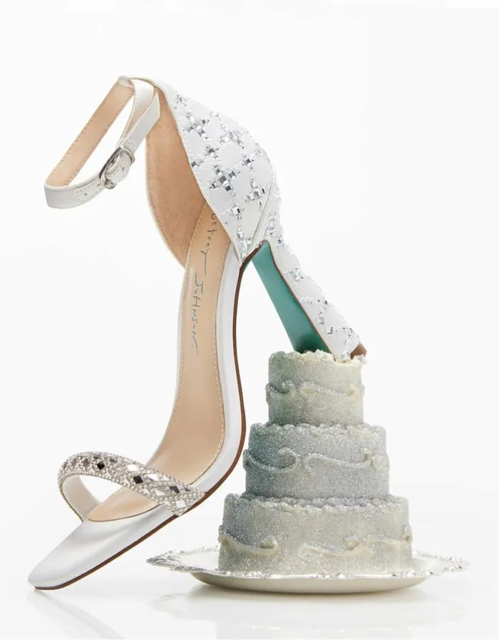 Betsey Johnson Women DEAN IVORY Ivory