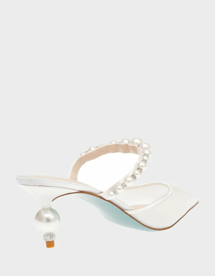 Betsey Johnson Women EVEY IVORY Ivory