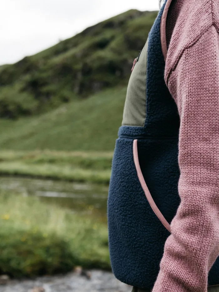 Finisterre Fleece Women Bolster Fleece Vest Navyolive