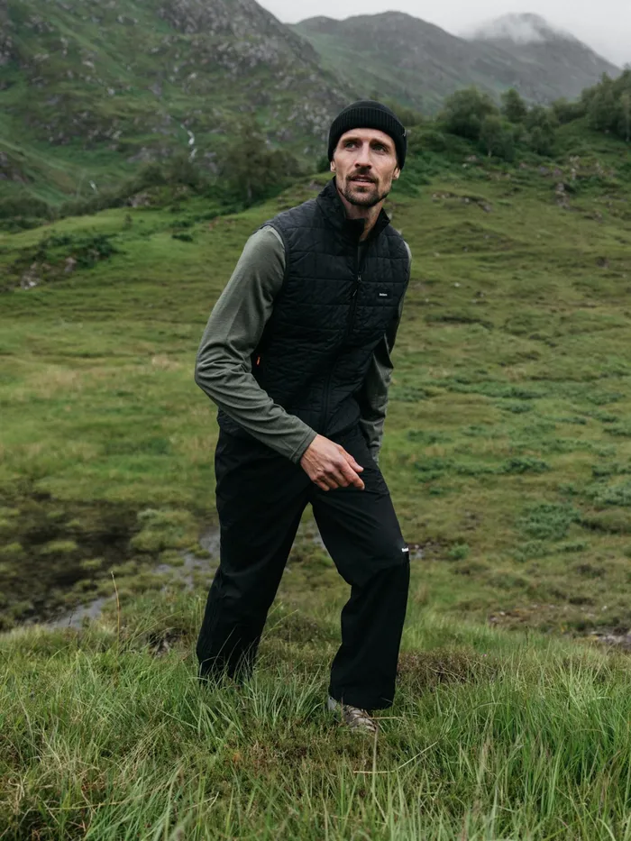 Finisterre Jackets and Coats Men Firecrest Insulated Vest Black