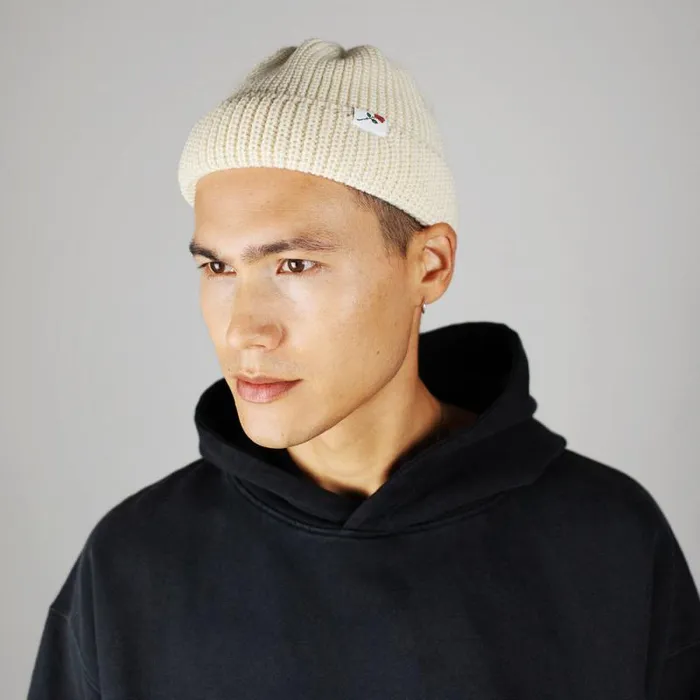 MenWomen BEANIES CAPS and SCARVES Vertere Berlin SHORT WOOL BEANIE ROSE 8211 OFFWHITE