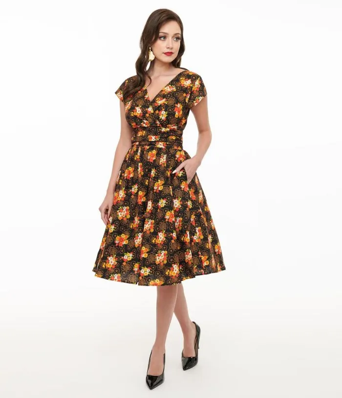Retrolicious 1950s Autumn Floral Cotton Greta Swing Dress Dresses Unique Vintage Pocket Dresses
