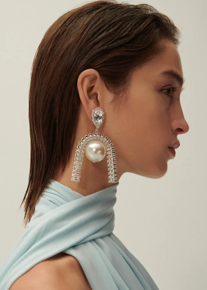Shop Magda Butrym Jewelry Crystal Mesh Tube Pearl Earrings In Silver Shop Magda Butrym Jewelry Crystal Mesh Tube Pearl Earrings In Silver