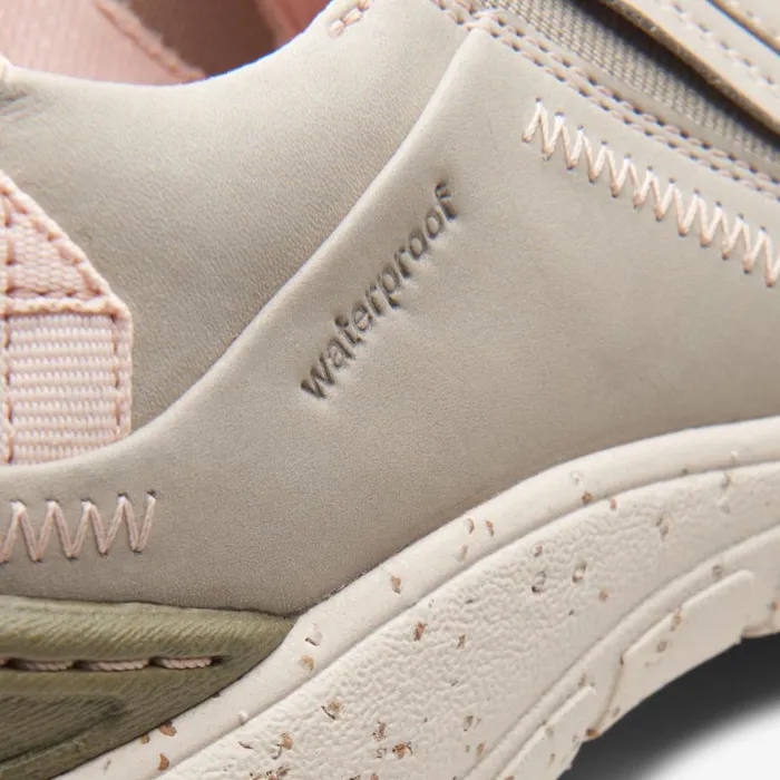 Wave Plateau Stone Nubuck Women Clarks Sneakers