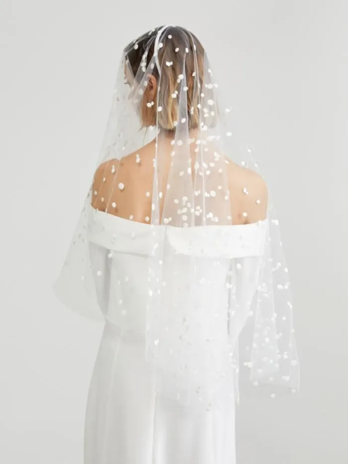 Woman Embroidered Tulle Veil White Maxmara Bridal Accessories Woman Embroidered Tulle Veil White Maxmara Bridal Accessories