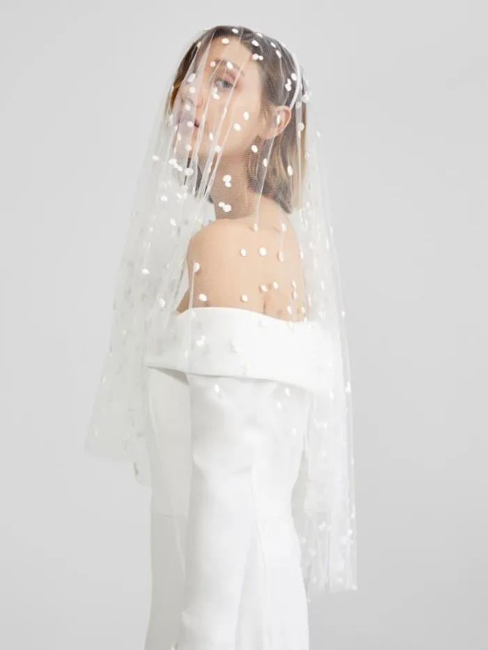 Woman Embroidered Tulle Veil White Maxmara Bridal Accessories Woman Embroidered Tulle Veil White Maxmara Bridal Accessories