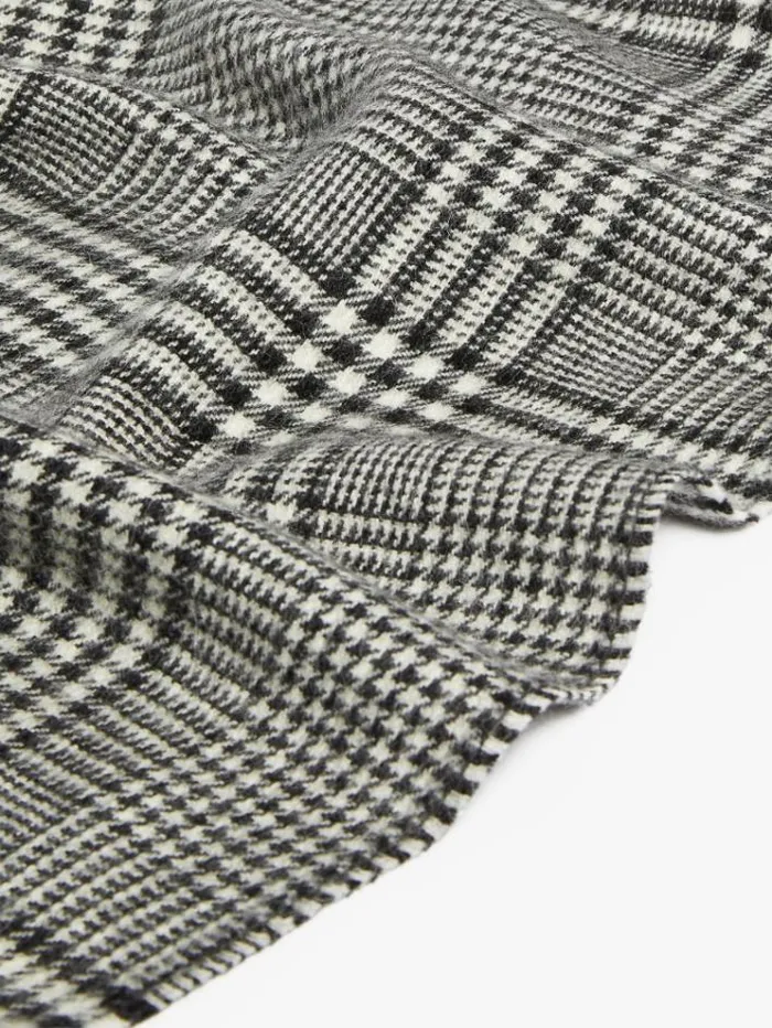 Woman Jacquard Baby Alpaca Stole With Embroidery Black Maxmara Scarves And Foulards Woman Jacquard Baby Alpaca Stole With Embroidery Black Maxmara Scarves And Foulards