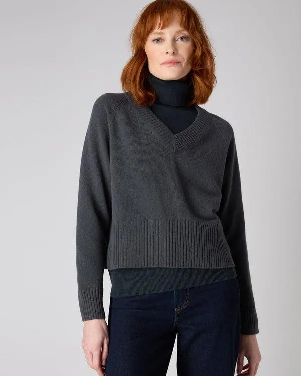Women Women039s Crop Raglan Cashmere SweaterIn Flint Grey Flint Grey NPeal V Necks